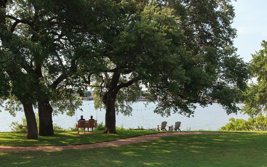 Inn On Lake Granbury Buitenkant foto